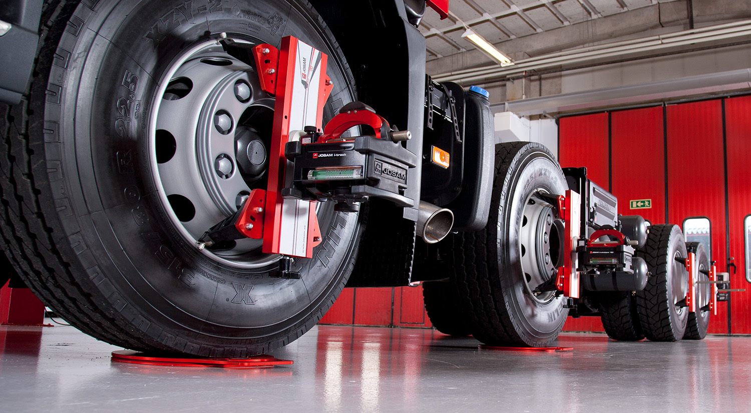 Truck with multiple axles with I-Track alignment system attached
