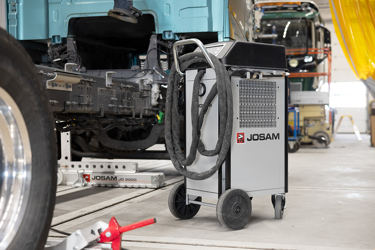 JOSAM JH1000 induction heater in a workshop