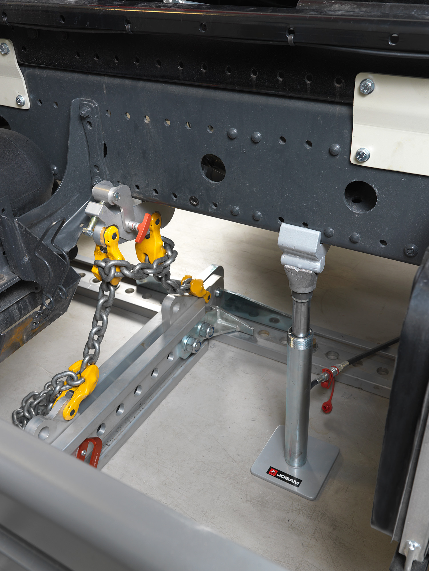 I-Press being used on a heavy-duty frame