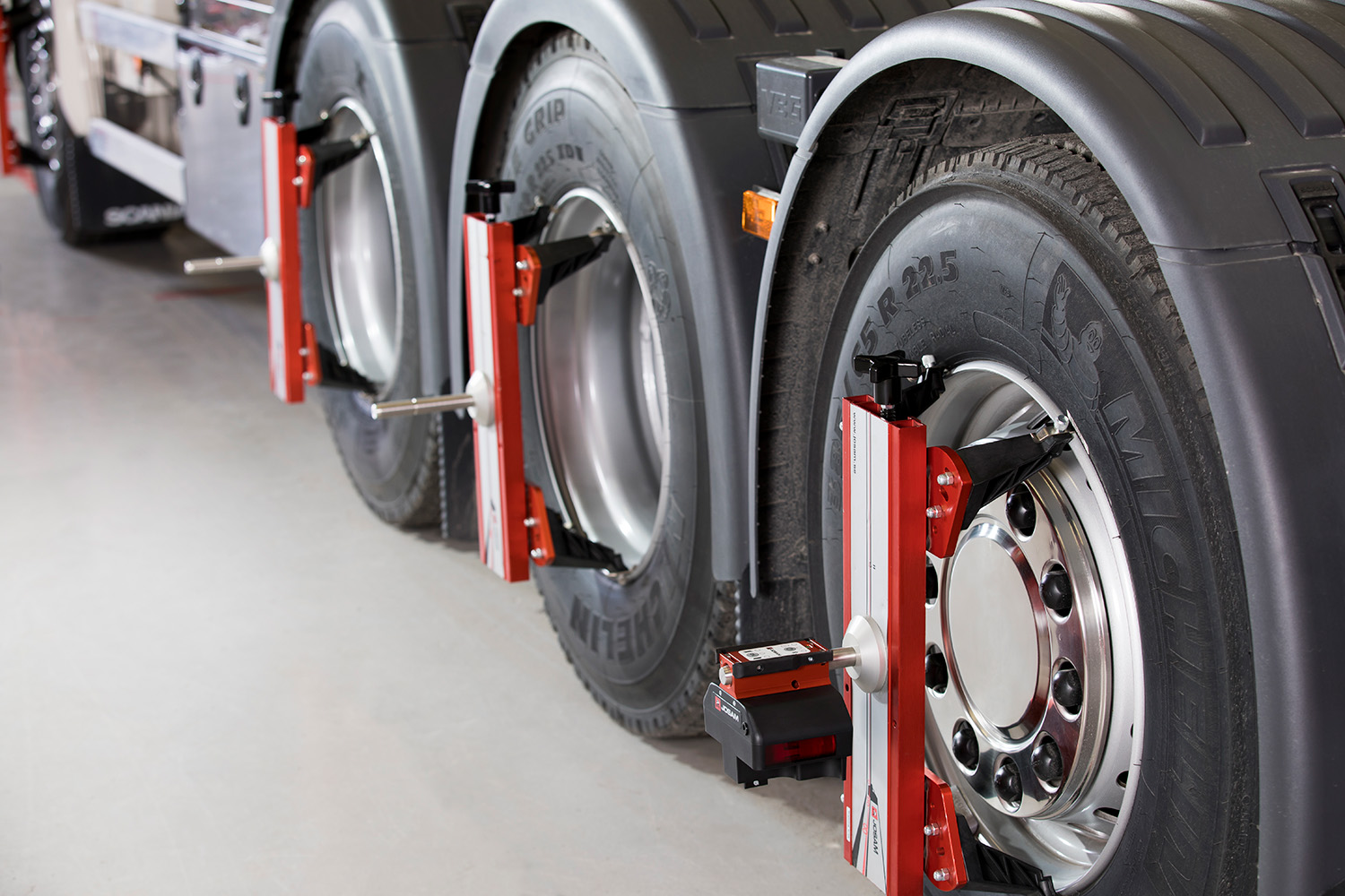 A truck with Josam I-Track II Wheel aligners 