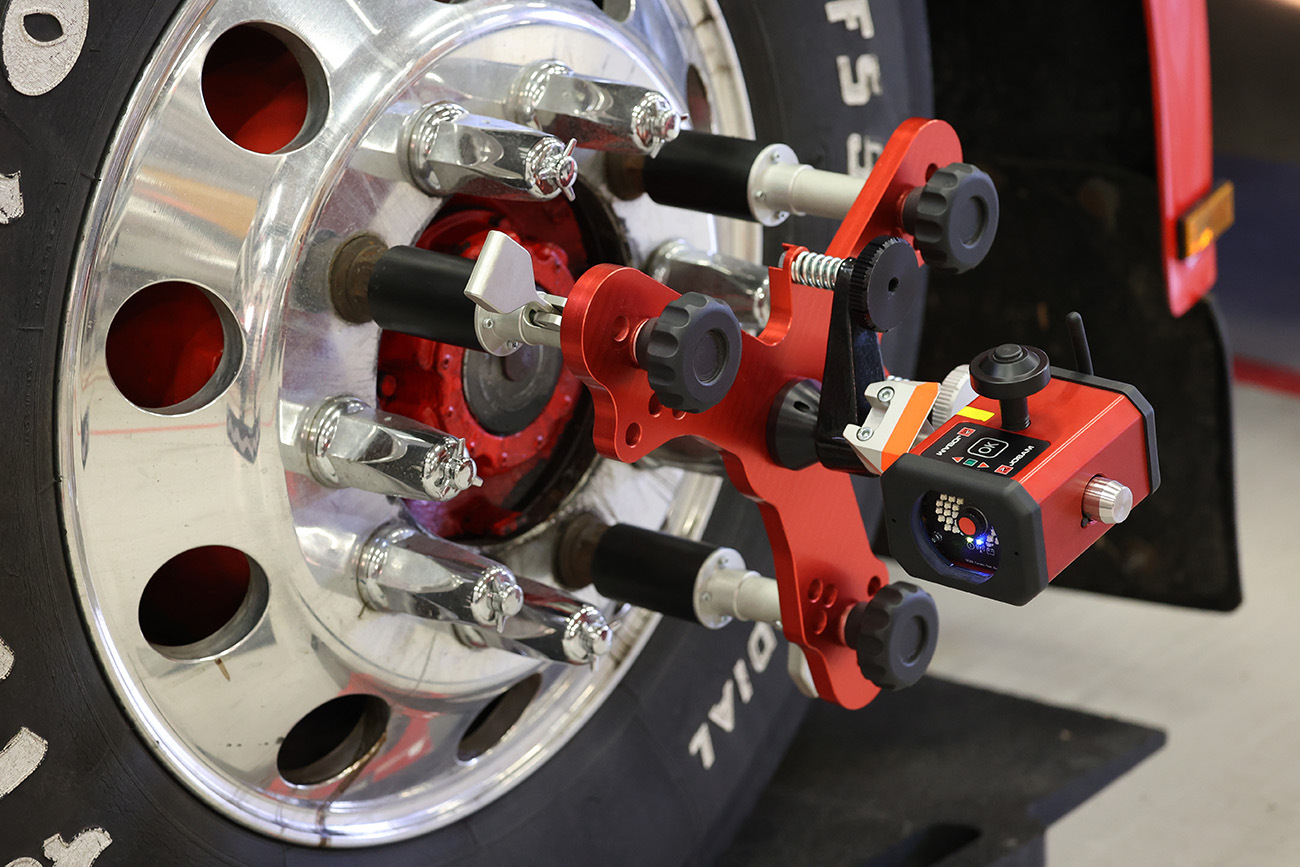 JOSAM Cam-Aligner using magnetic wheel clamp