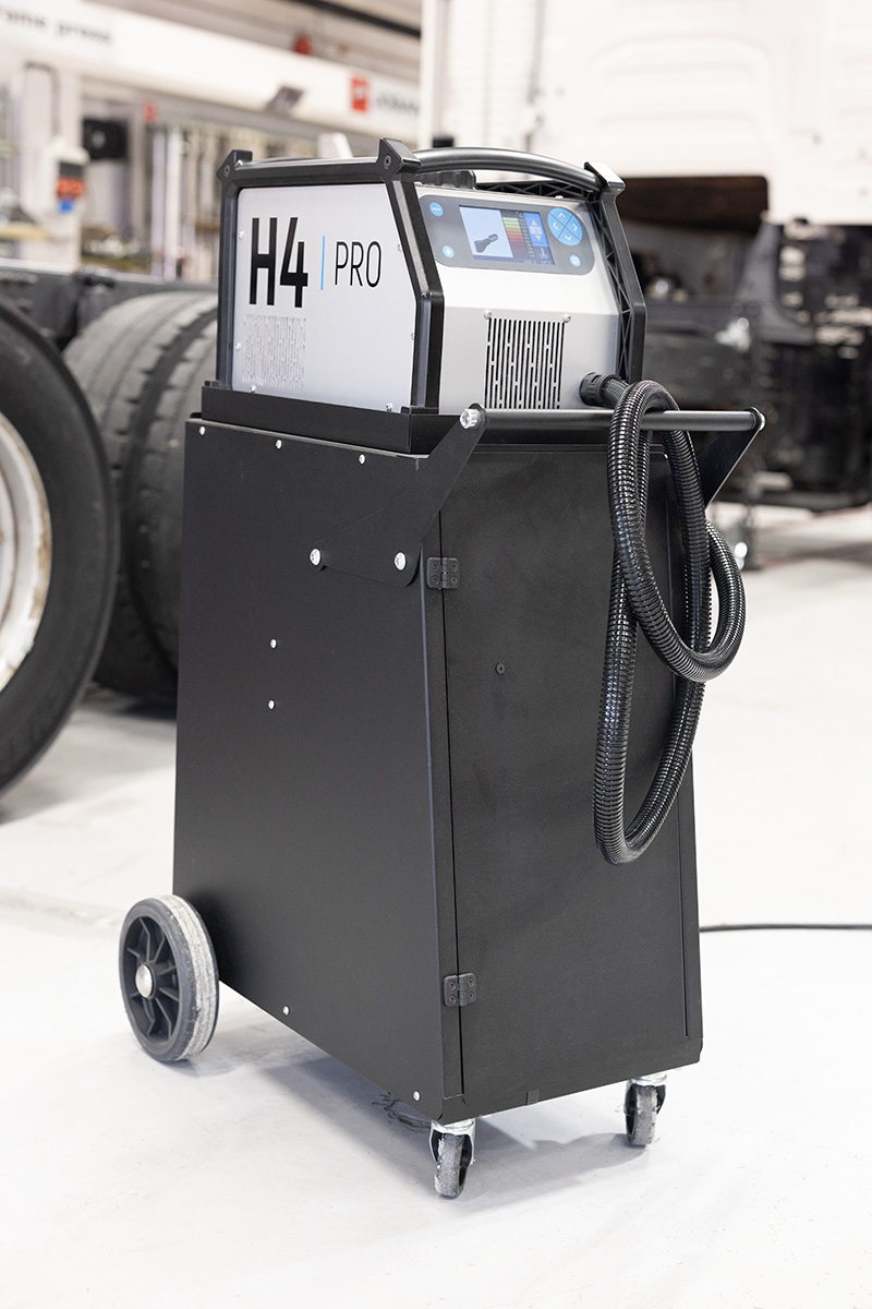 JOSAM H4 PRO induction heater in workshop environment