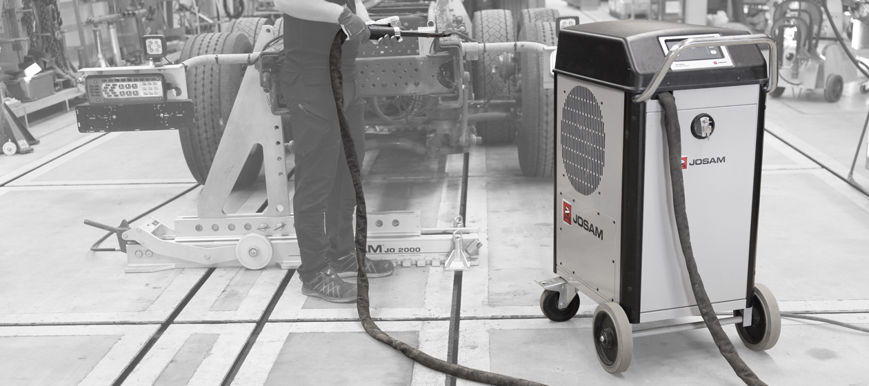 Technician using a JOSAM JH1500 induction heater in a workshop