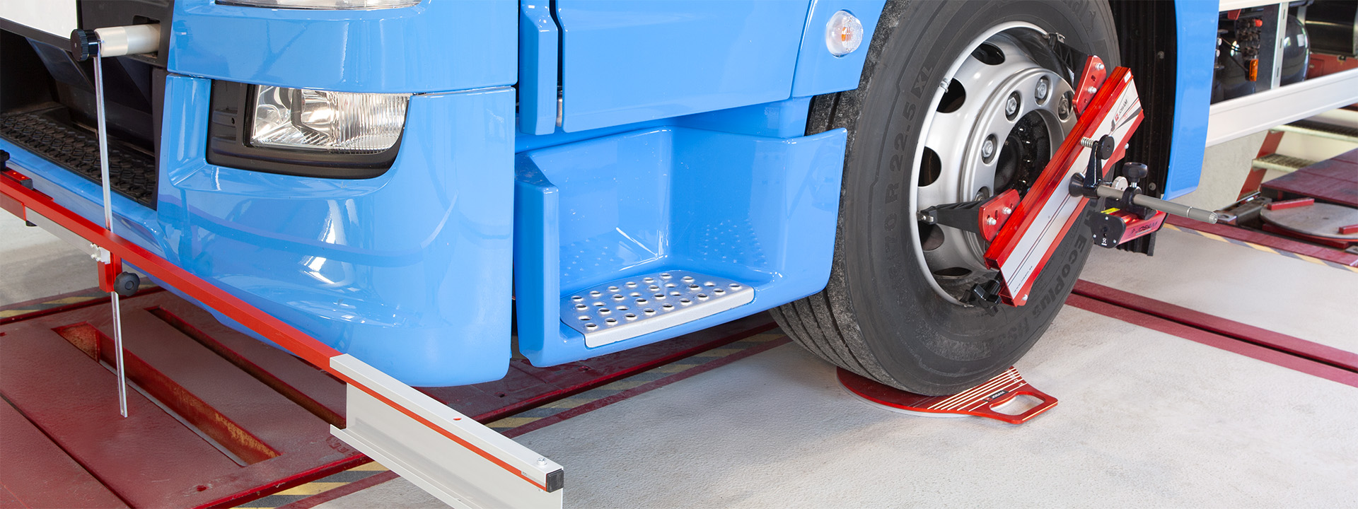 Laser AM alignment machine on a bus wheel